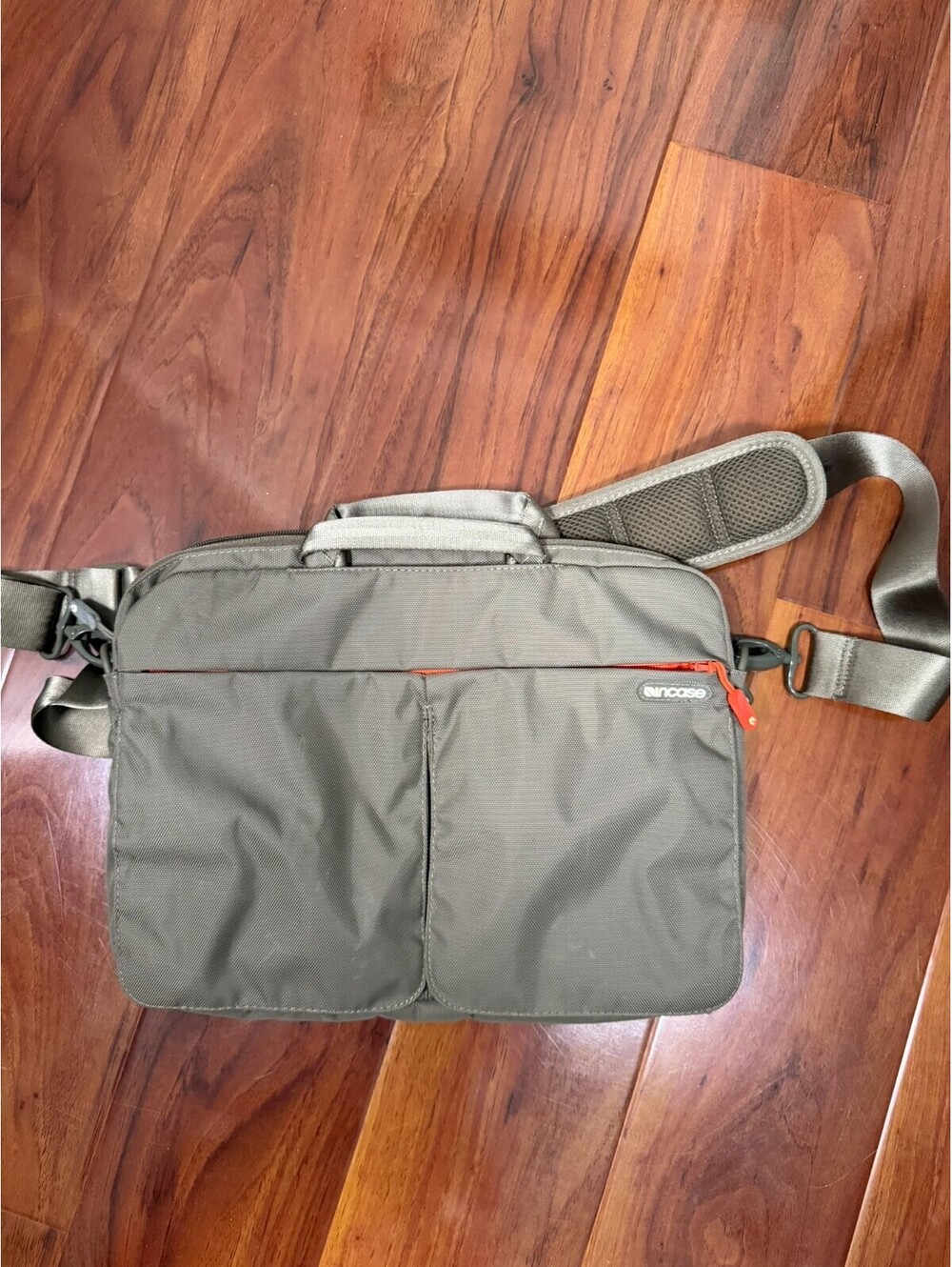 Incase Laptop Tablet Messenger Green Orange Soft Lined Crossbody Bag 13 Inch